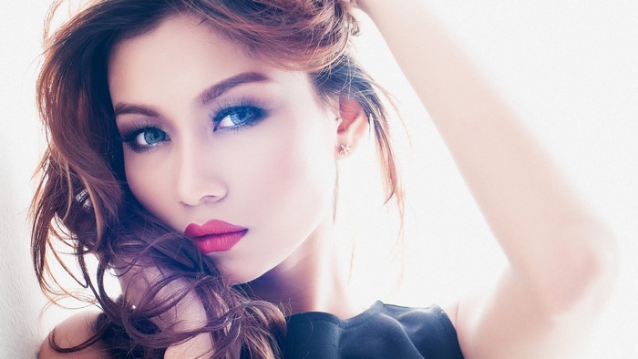 Woman with blue eyes and pink lips