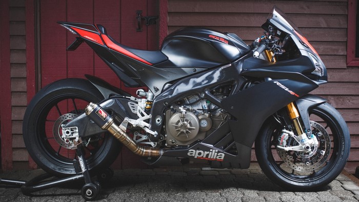 Aprilia RS 1000 R motorcycle