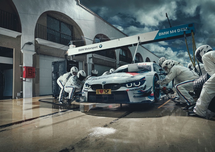 BMW M4 DTM Pit Stop in Rain