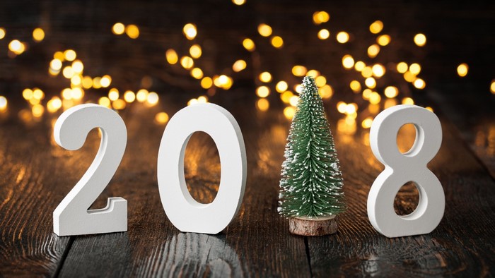 2018 numbers and Christmas tree with bokeh lights