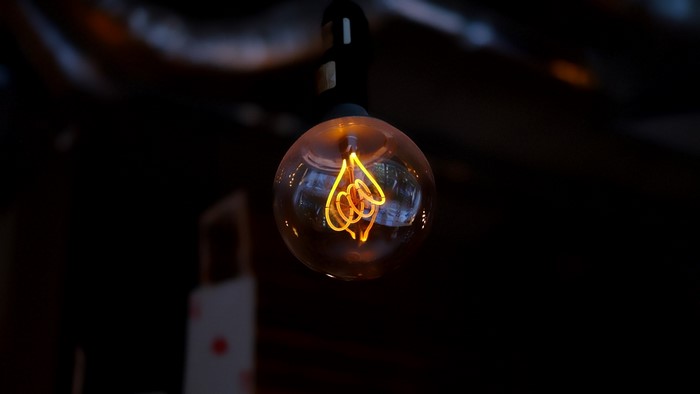 Incandescent light bulb