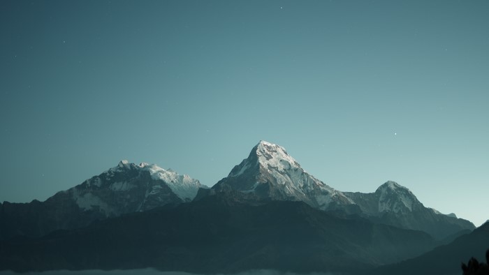 4K Mountains Under a Starry Sky
