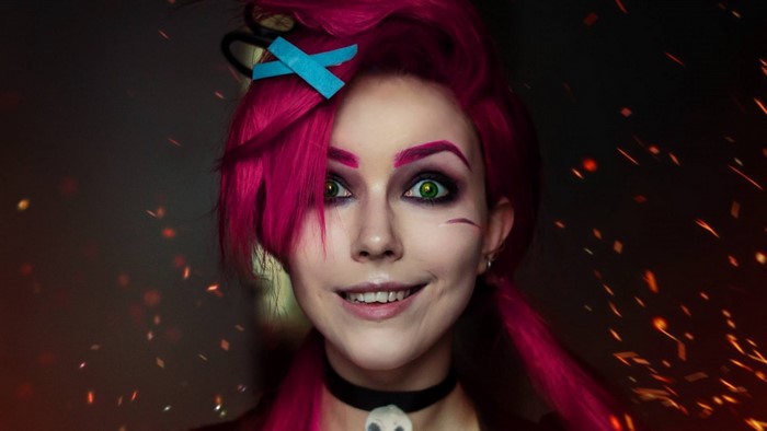 Jinx from League of Legends cosplay