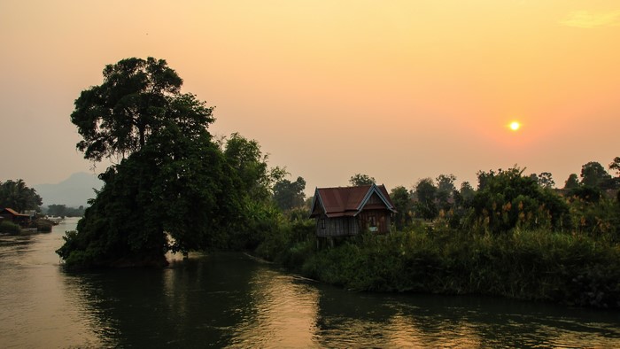 4K Evening River Sunset with House and Tree