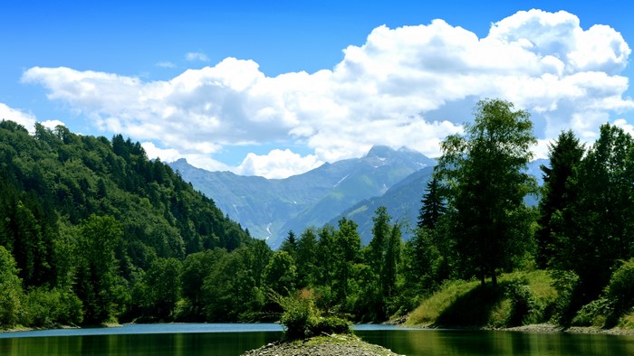 4K Nature Landscape with Mountains and Lake