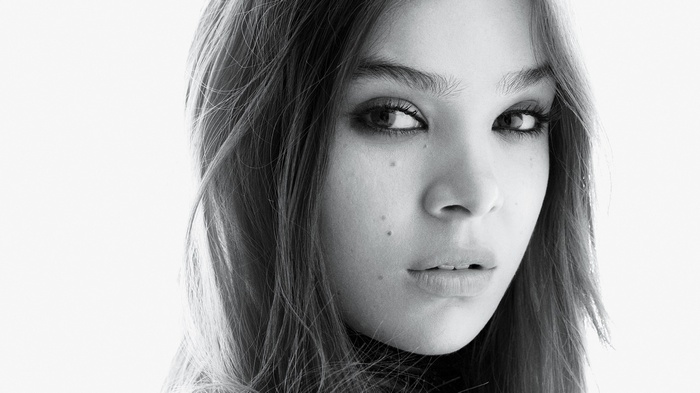 Hailee Steinfeld monochrome portrait