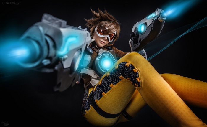 Tracer from Overwatch Cosplay