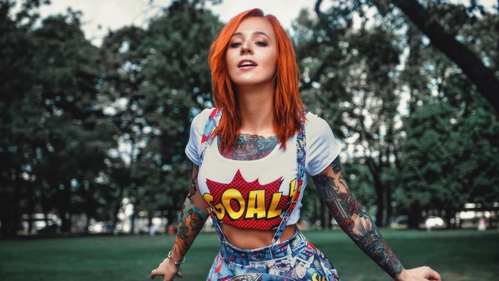 Yana Sinner with tattoos in a park