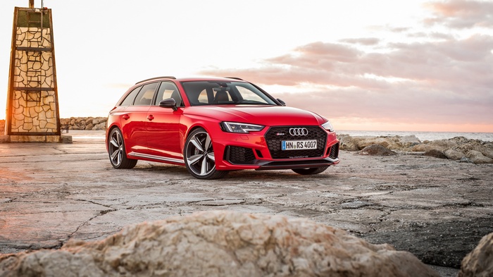 2018 Audi RS 4 Avant parked by the sea