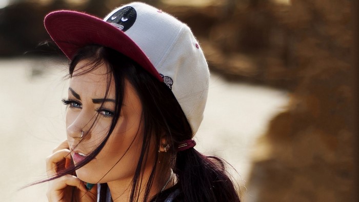 Woman wearing a baseball cap