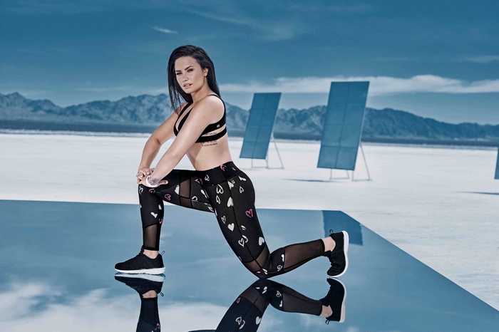Demi Lovato in workout outfit