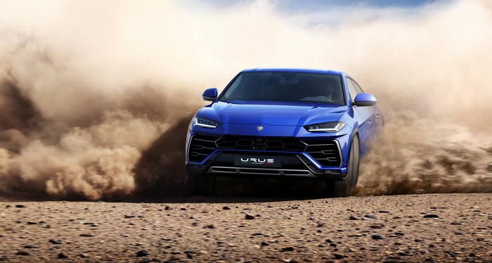 Lamborghini Urus Off-roading in Dust