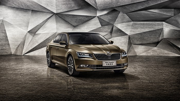 4K Skoda Superb Sedan