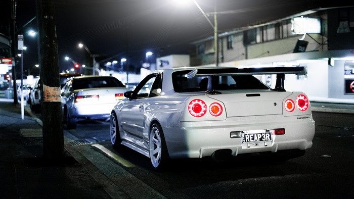 4K Nissan Skyline GT-R R34 at Night