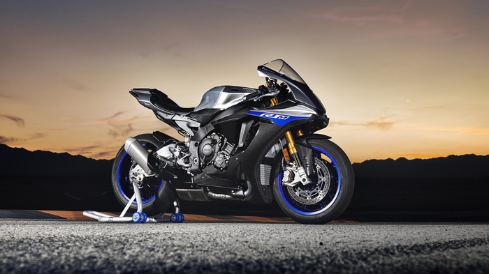 4K 2018 Yamaha YZF-R1M Motorcycle