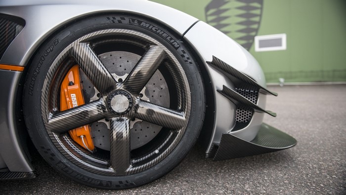 Koenigsegg car wheel and brake caliper