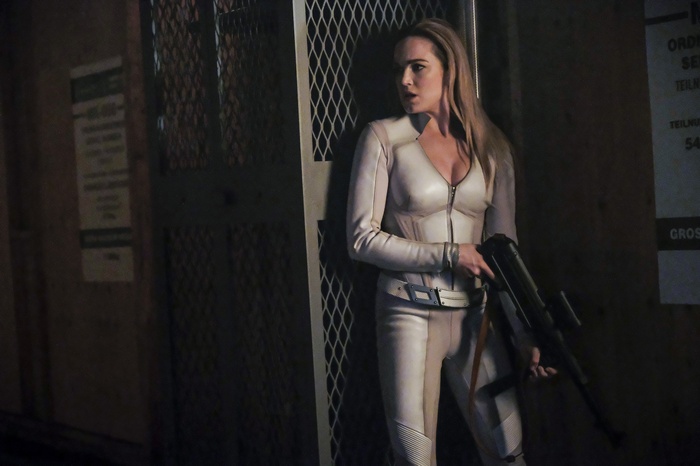 Sara Lance from Arrow holding a rifle