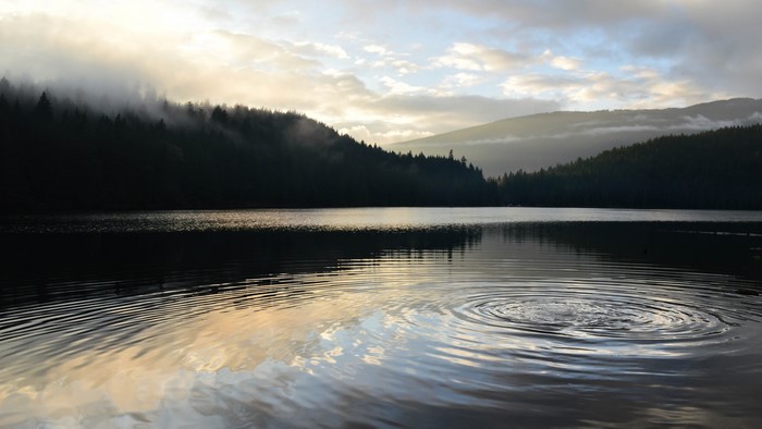 4K Lake with Misty Mountains and Forest