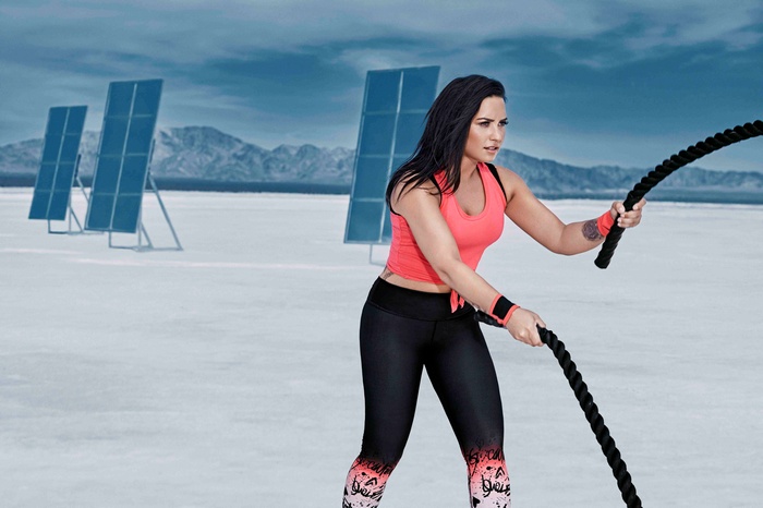 Demi Lovato Battle Rope Workout 4K