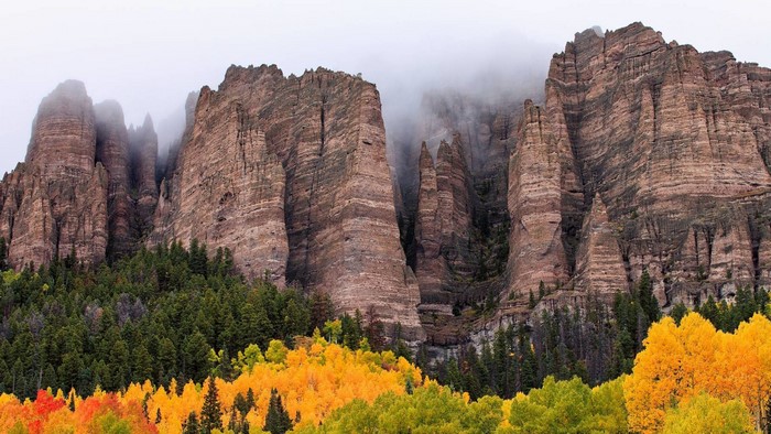 4K Owl Creek Pass Mountains in Autumn
