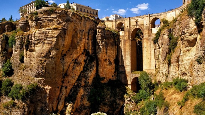 Puente Nuevo bridge over El Tajo gorge in Ronda, Spain