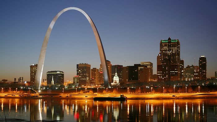 Gateway Arch National Park at night
