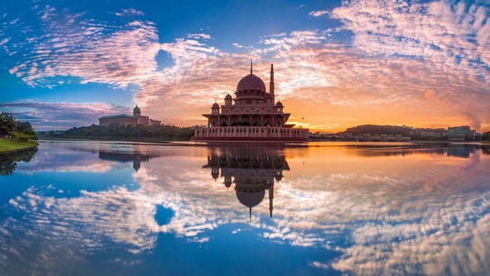 Masjid Putrajaya in Malaysia at sunset