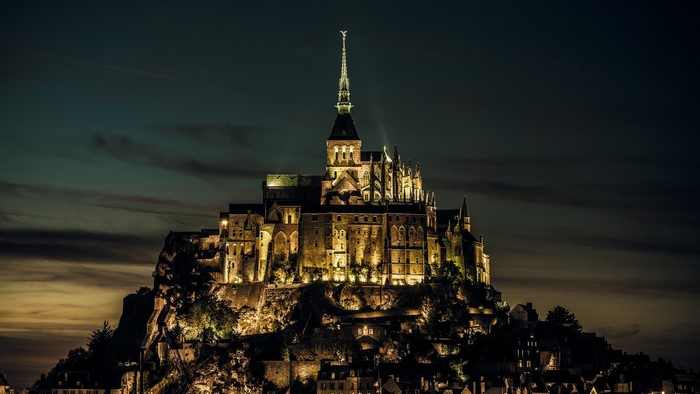 Mont Saint Michel at night