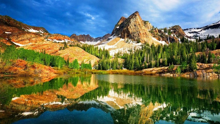 Mountain lake landscape with reflections