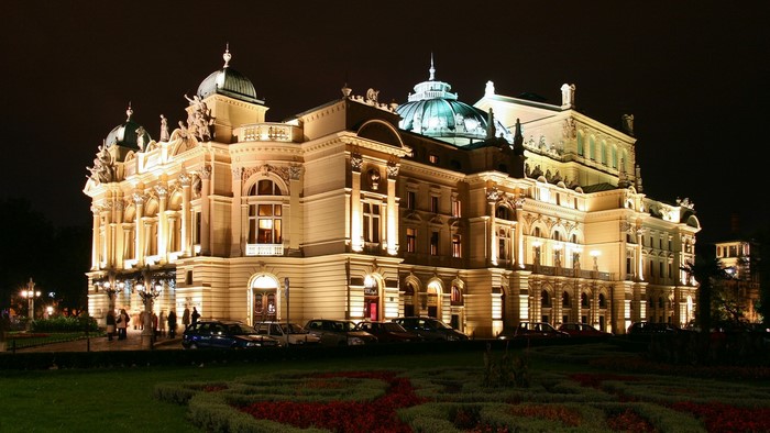 Juliusz Słowacki Theatre in Krakow at night