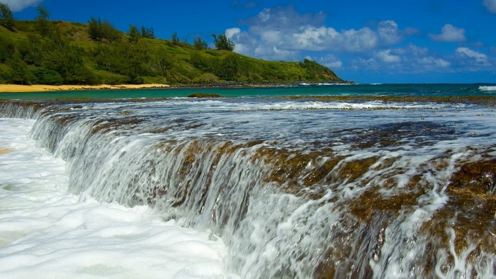 Ocean waves crashing over rocks