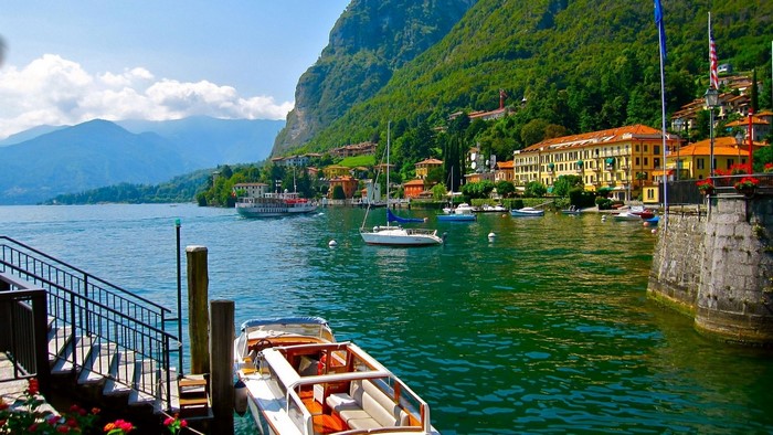 Lake Como with boats and mountains