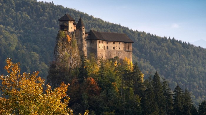 Orava Castle on a rocky outcrop in Slovakia