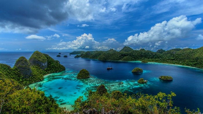 Tropical Islands and Turquoise Water in Indonesia