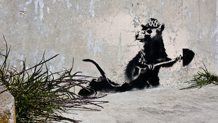 Banksy rat with shovel and hat