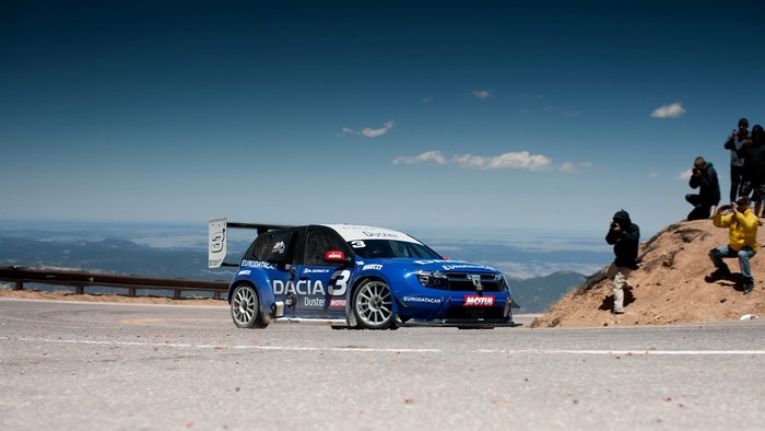 Dacia Duster race car on mountain road