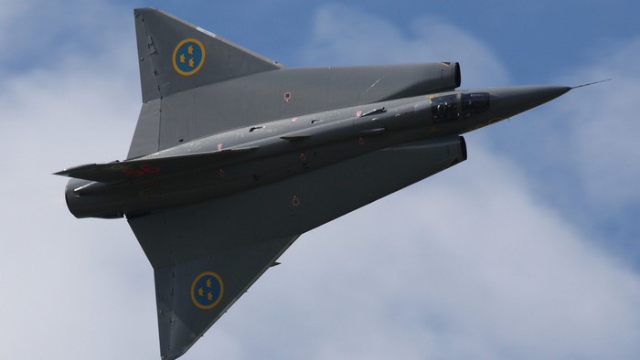 Saab 35 Draken fighter jet in flight
