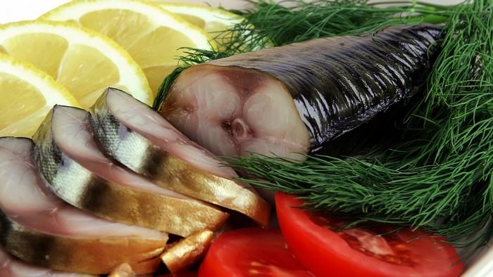 Smoked fish with lemon, tomato, and dill