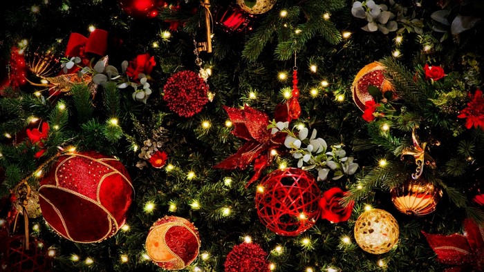 Christmas tree with ornaments and lights