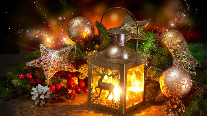 4K Christmas lantern with ornaments and pine cones
