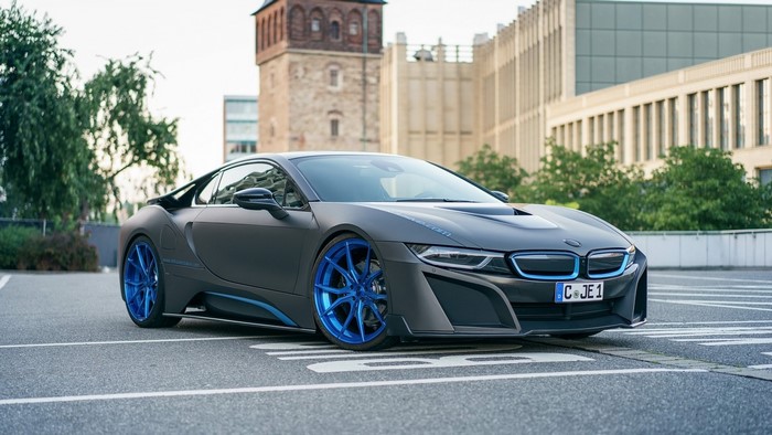 Matte gray BMW i8 with blue accents and wheels