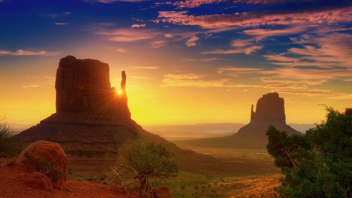 4K Sunset over Monument Valley