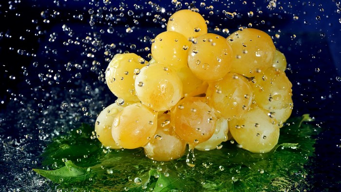 4K Bunch of grapes with water droplets