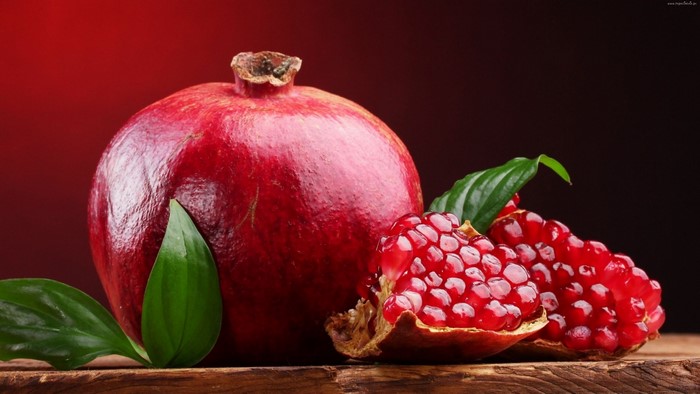 4K Pomegranate with Leaves