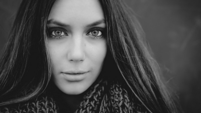 Black and white portrait of a young woman