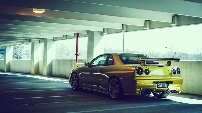 Nissan Skyline GT-R R34 in parking garage