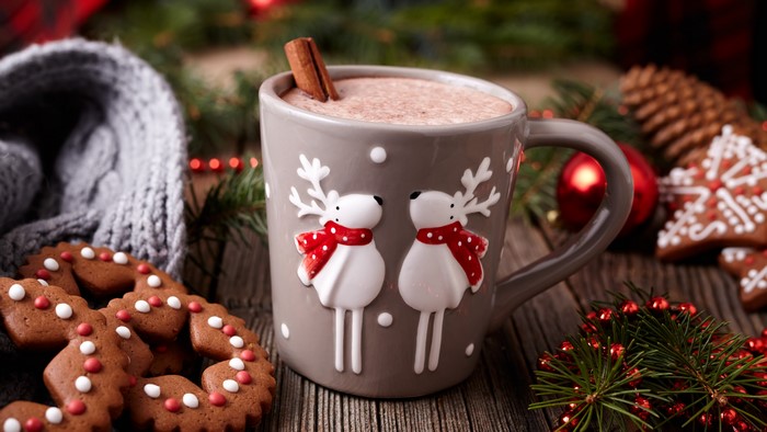 4K New Year Hot Chocolate and Cookies