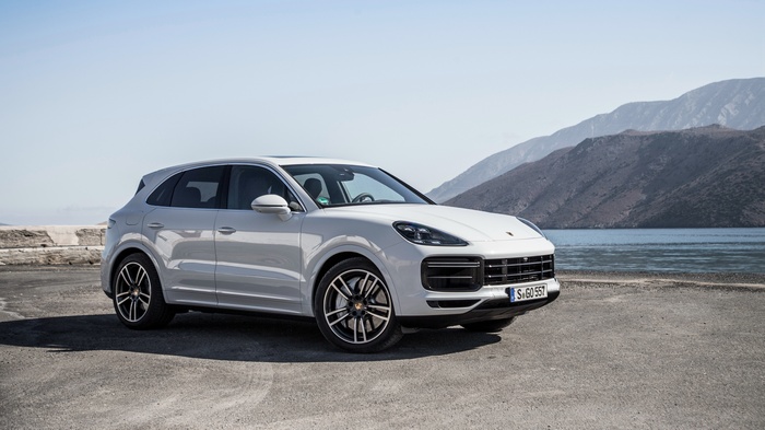 White Porsche Cayenne Turbo 4K