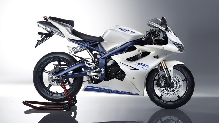 White Triumph 675 Triple Daytona Sport Bike