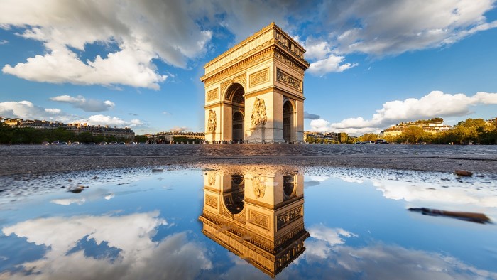 Arc De Triomphe reflected in water
